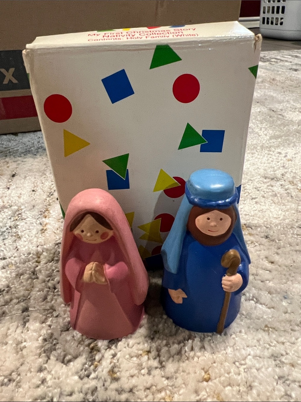 Kids Nativity Figurine Set - Pink & Blue Mary and Joseph Avon z28